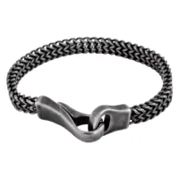 Bracciale nero in acciaio chirurgico con finitura opaca su sfondo bianco