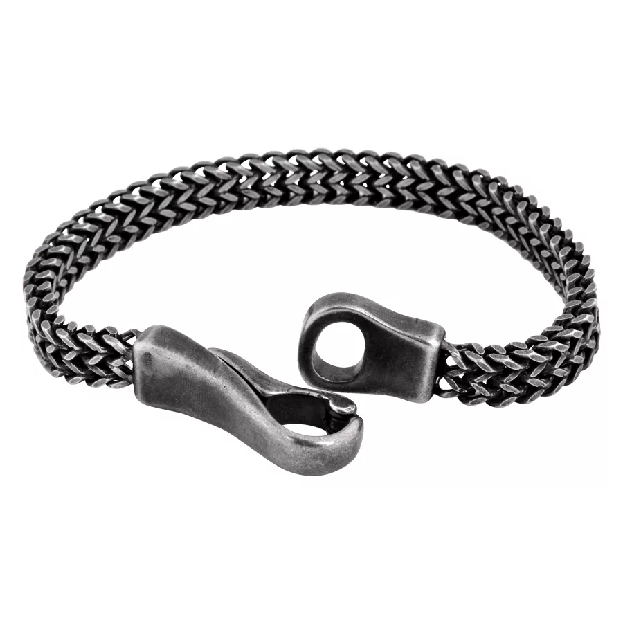 Bracciale nero opaco con motivo in pizzo in acciaio chirurgico su sfondo bianco