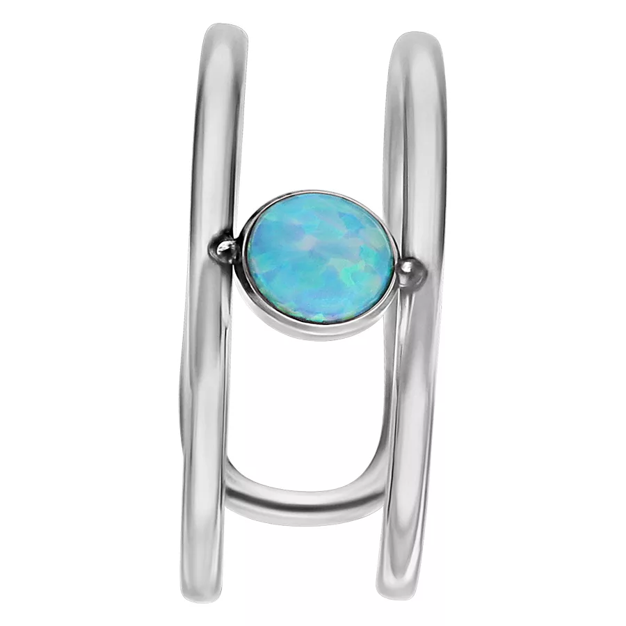 Earcuff in argento in acciaio chirurgico con opale blu su sfondo bianco
