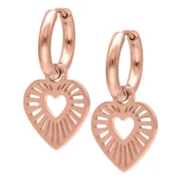 Orecchini a cuore in oro rosa con chiusura a scatto su sfondo bianco