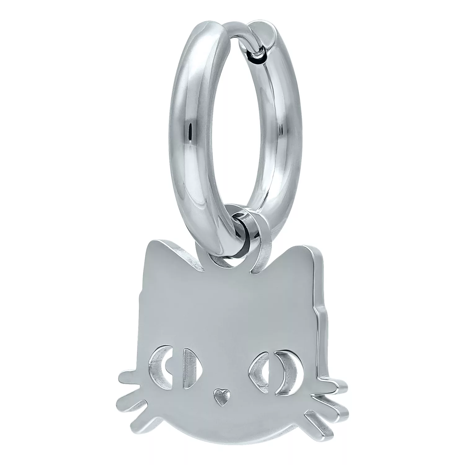 Orecchini a cerchio d'argento con ciondolo a forma di gatto lucente su sfondo bianco