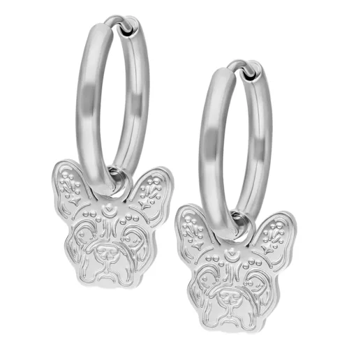 Orecchini a cerchio argentati con ciondoli Bulldog su sfondo bianco