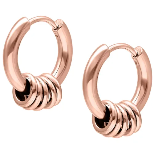 Orecchini in oro rosa con cinque anelli su sfondo bianco