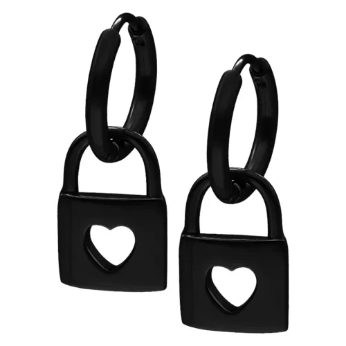 Due orecchini neri a forma di lucchetto con ritaglio a cuore su sfondo bianco