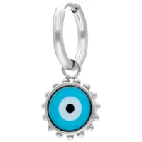 Orecchino d'argento con ciondolo occhio Nazar blu su sfondo bianco
