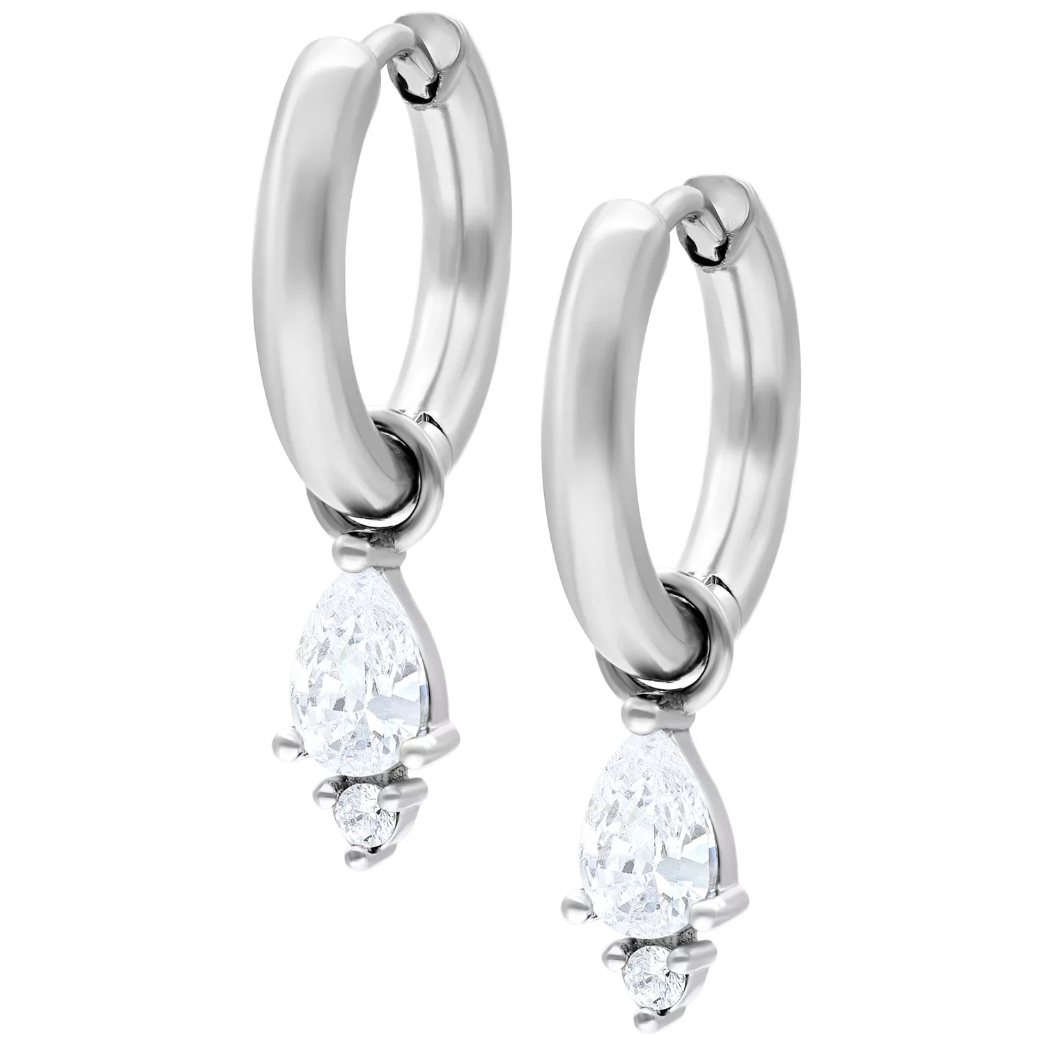 Orecchini in argento con pendente a goccia cristallina su sfondo bianco