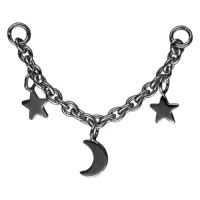 Catena piercing nera con luna e stelle su sfondo bianco