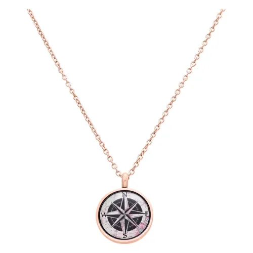 Collana rosé con ciondolo a bussola su sfondo bianco