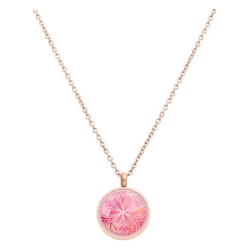 Collana in oro rosa con ciondolo a forma di fiore color albicocca su sfondo bianco