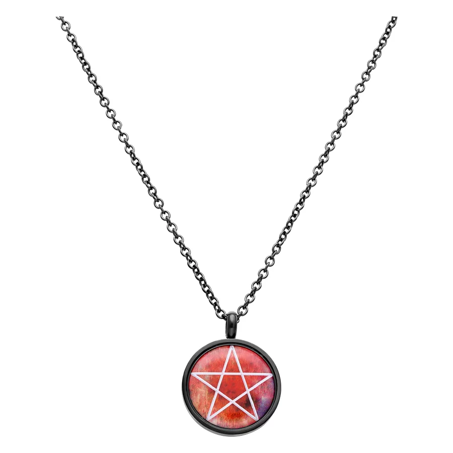 Antica Collana Pentagramma in Nero Collana pentagramma nera in acciaio chirurgico con ciondolo rosso su sfondo bianco