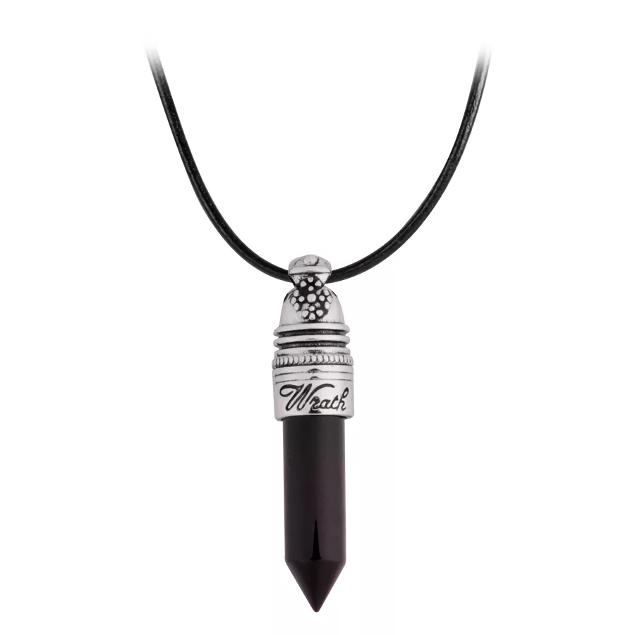Collana nera 'Wrath' con ciondolo in argento Collana nera con ciondolo 'Wrath' in argento su sfondo bianco