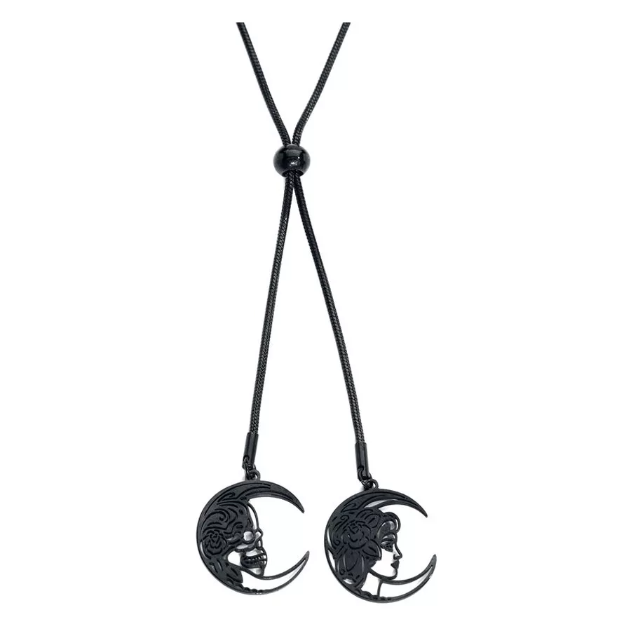 Collana nera per coppie con due ciondoli a forma di luna su sfondo bianco