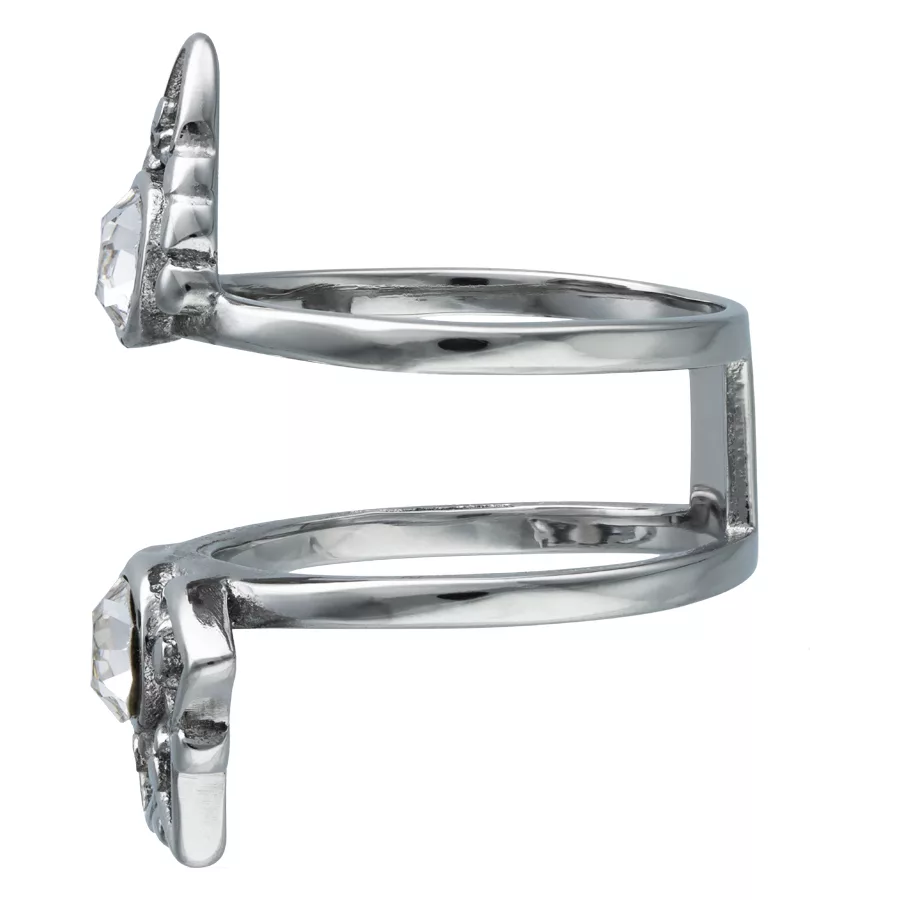 Anello color argento in acciaio chirurgico con cristallo chiaro, misura 17mm, su sfondo bianco