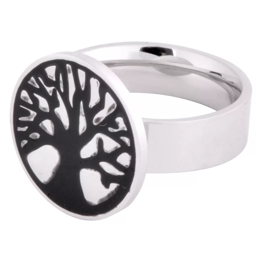Anello argentato con design di albero della vita nero su sfondo bianco