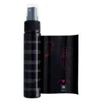 Flacone e confezione di spray per piercing nero su sfondo bianco