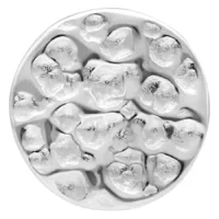 Attacco Labret rotondo e martellato in argento su sfondo bianco