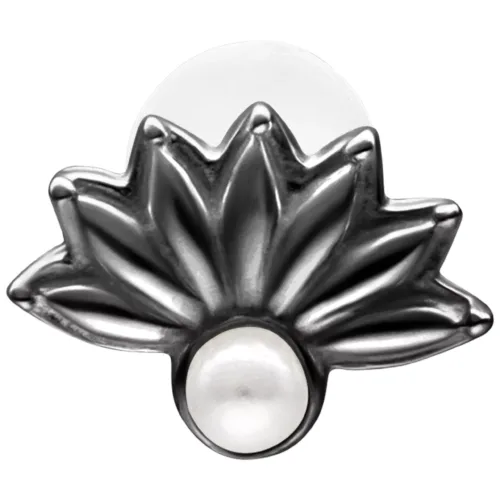 Labret nero con design a perla su sfondo bianco