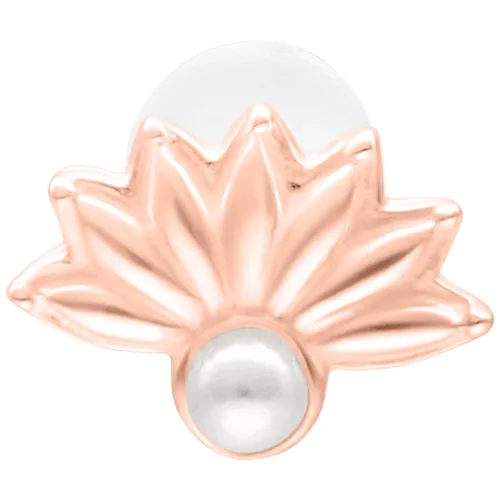 Labret in oro rosa con perla su sfondo bianco