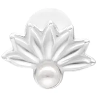 Labret in argento con motivo di pavone e perla su sfondo bianco