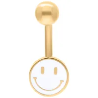 Piercing ombelico dorato con ciondolo smiley bianco su sfondo bianco