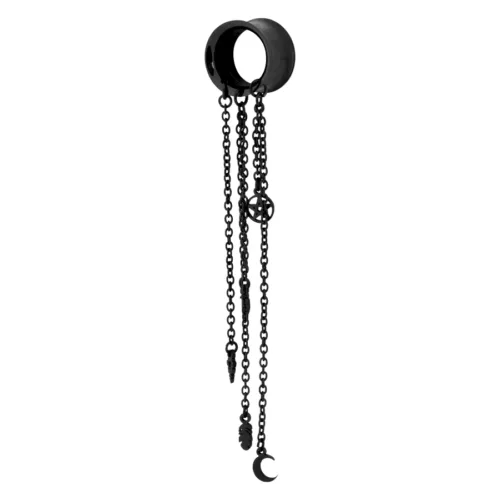 Schwarzer Tunnel aus Chirurgenstahl mit hängenden Ketten und Anhängern auf weißem Hintergrund