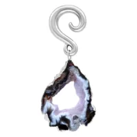 Peso per orecchio in agata indiana con gancio in metallo argentato su sfondo bianco