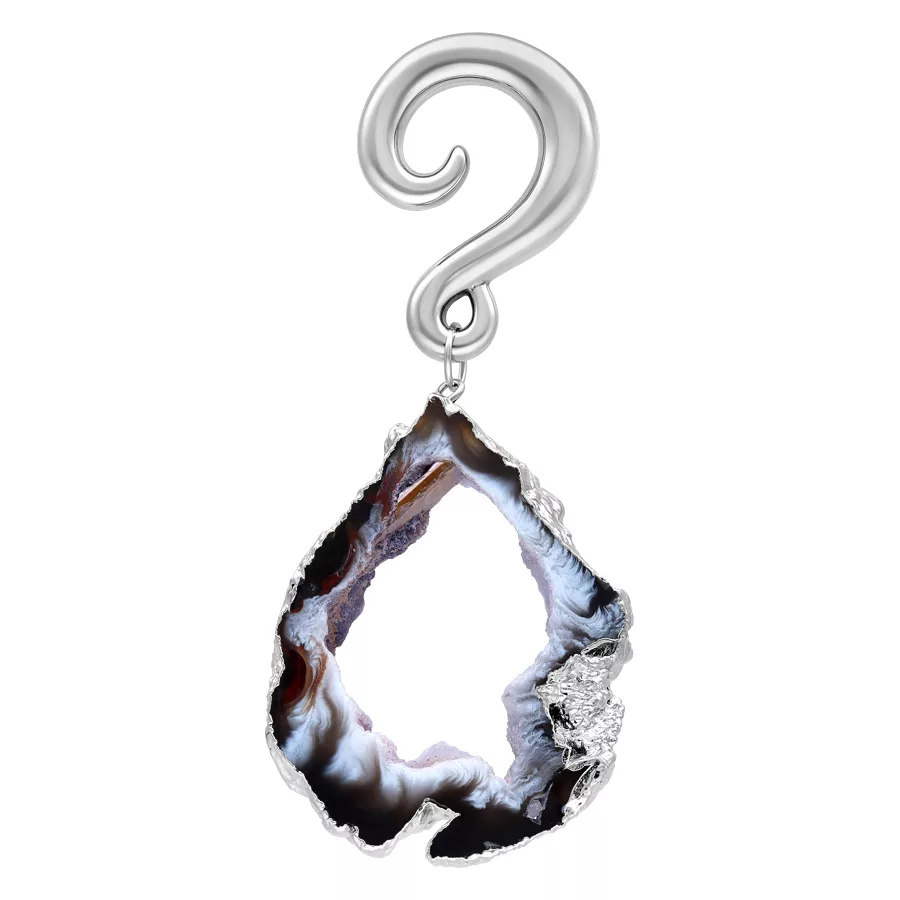 Peso per orecchio in agata indiana con gancio in argento su sfondo bianco