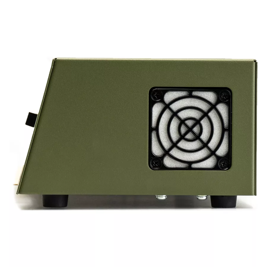 Termocopiatore verde TIM con griglia di ventilazione su sfondo bianco