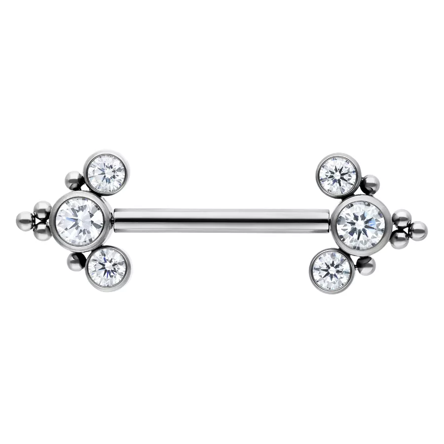 Barbell per Capezzolo in Titanio Argento con Cristalli Barbell in titanio argento con cristalli chiari su entrambe le estremità su sfondo bianco