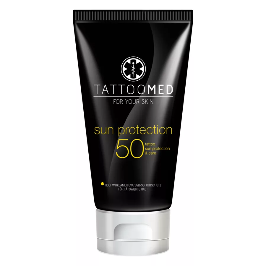 Tubo nero TattooMed® Sun Protection SPF50 su sfondo bianco