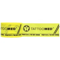 Nastro Tattoomed Studio Pro giallo con stampa nera su sfondo bianco
