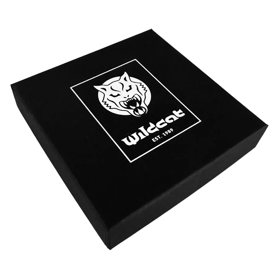 Scatola Logo Wildcat Nera per Orecchini Scatola nera con logo Wildcat su sfondo bianco