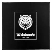 Scatola nera con logo Wildcat per orecchini Scatola nera con logo Wildcat e testo 'EST. 1989' su sfondo bianco