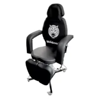 Lettino nero Wildcat Pro Tattoo in similpelle con telaio in alluminio su sfondo bianco