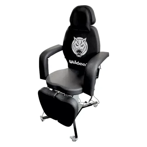 Lettino nero Wildcat Pro Tattoo in similpelle con telaio in alluminio su sfondo bianco