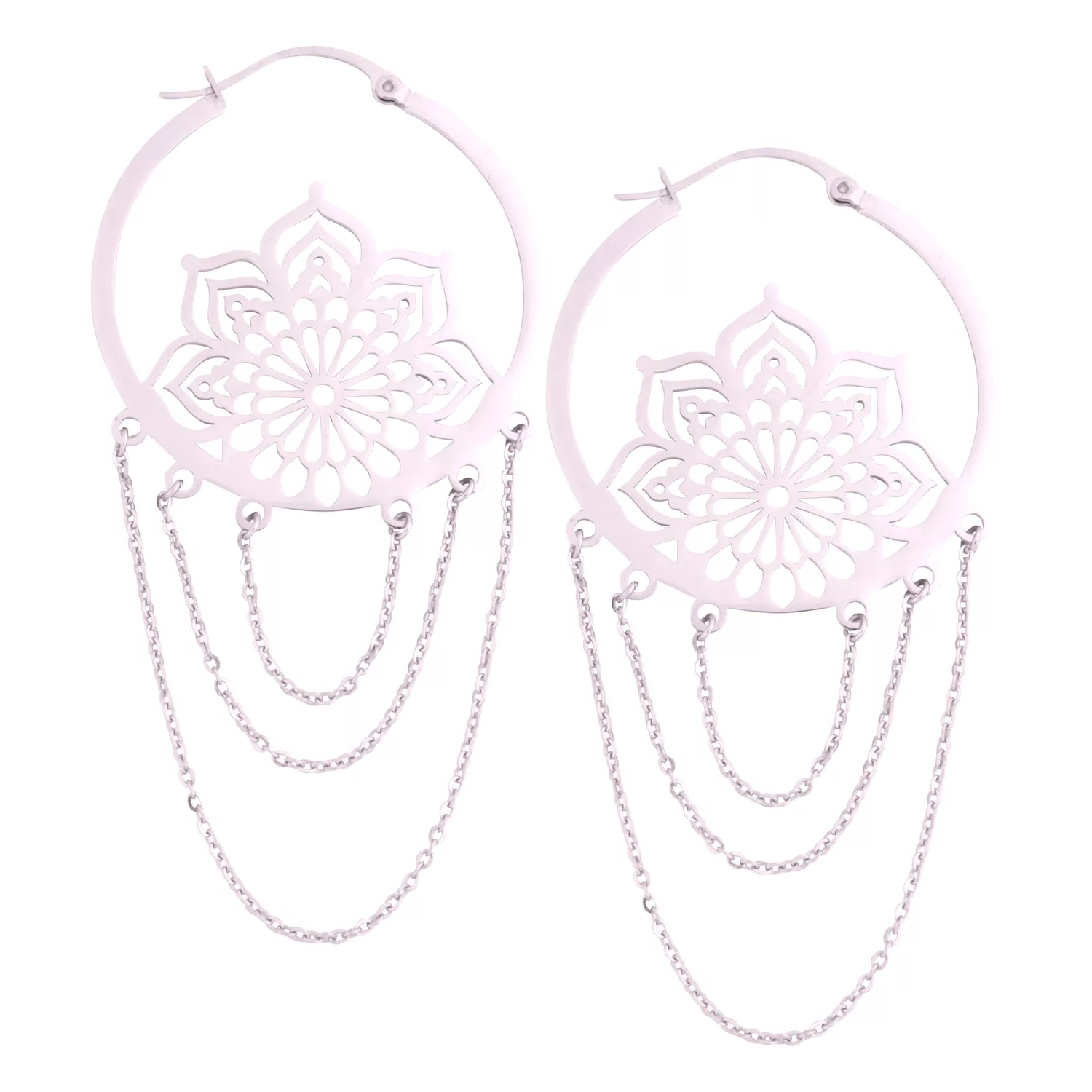 Orecchini La Fleur Hoops in acciaio inossidabile con motivo floreale delicato e pendenti a catena su sfondo bianco