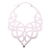 Orecchini Celtic Tribal in acciaio inossidabile su sfondo bianco