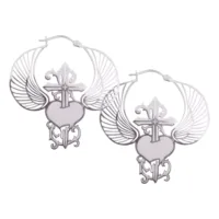 Orecchini neri con cuore alato e pugnale su sfondo bianco