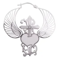 Orecchini argento con cuore e ali su sfondo bianco