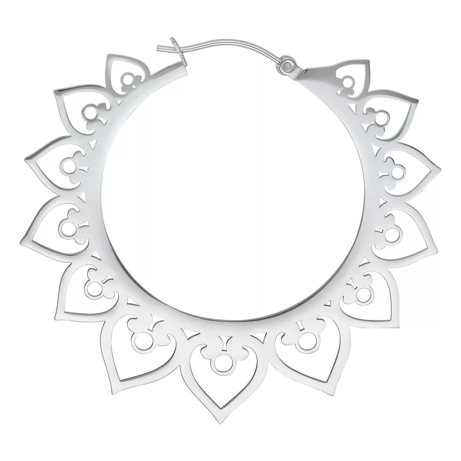 Orecchini Hearts Hoops in argento con design dettagliato a cuore su sfondo bianco
