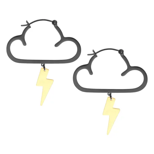 Orecchini neri a forma di nuvola con pendenti a fulmine dorati su sfondo bianco