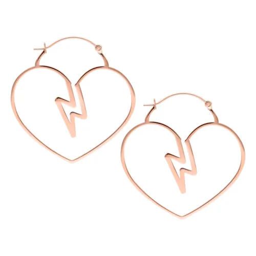 Orecchini a forma di cuore in oro rosa con design a fulmine su sfondo bianco