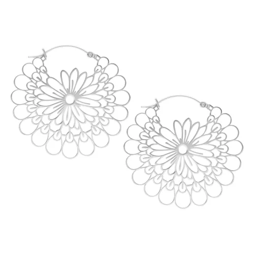 Orecchini Daisy Hoops in argento su sfondo bianco