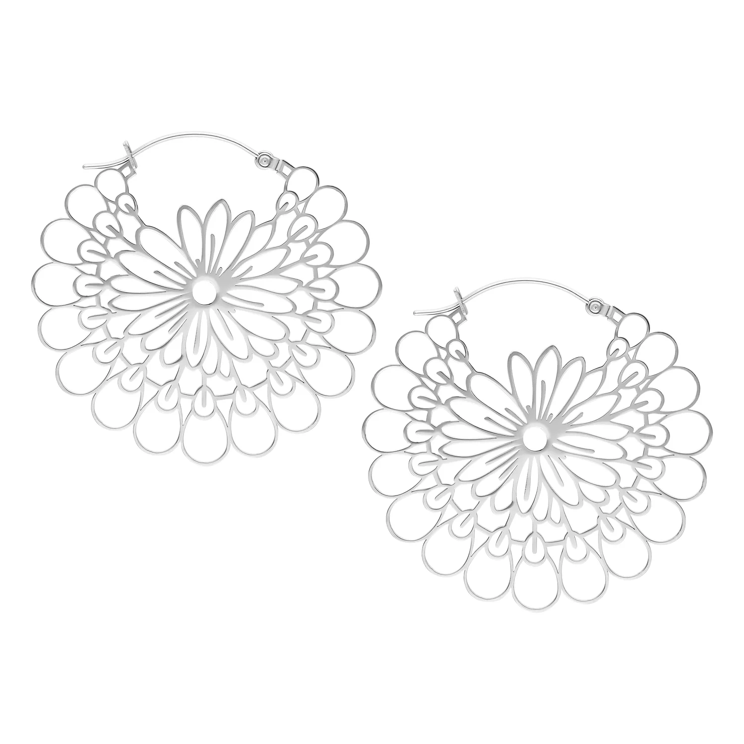 Orecchini Daisy Hoops in argento su sfondo bianco