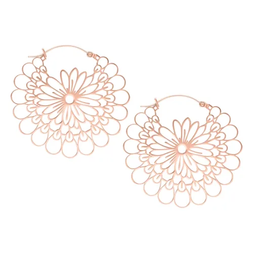 Orecchini Daisy Hoops in oro rosa in acciaio chirurgico su sfondo bianco