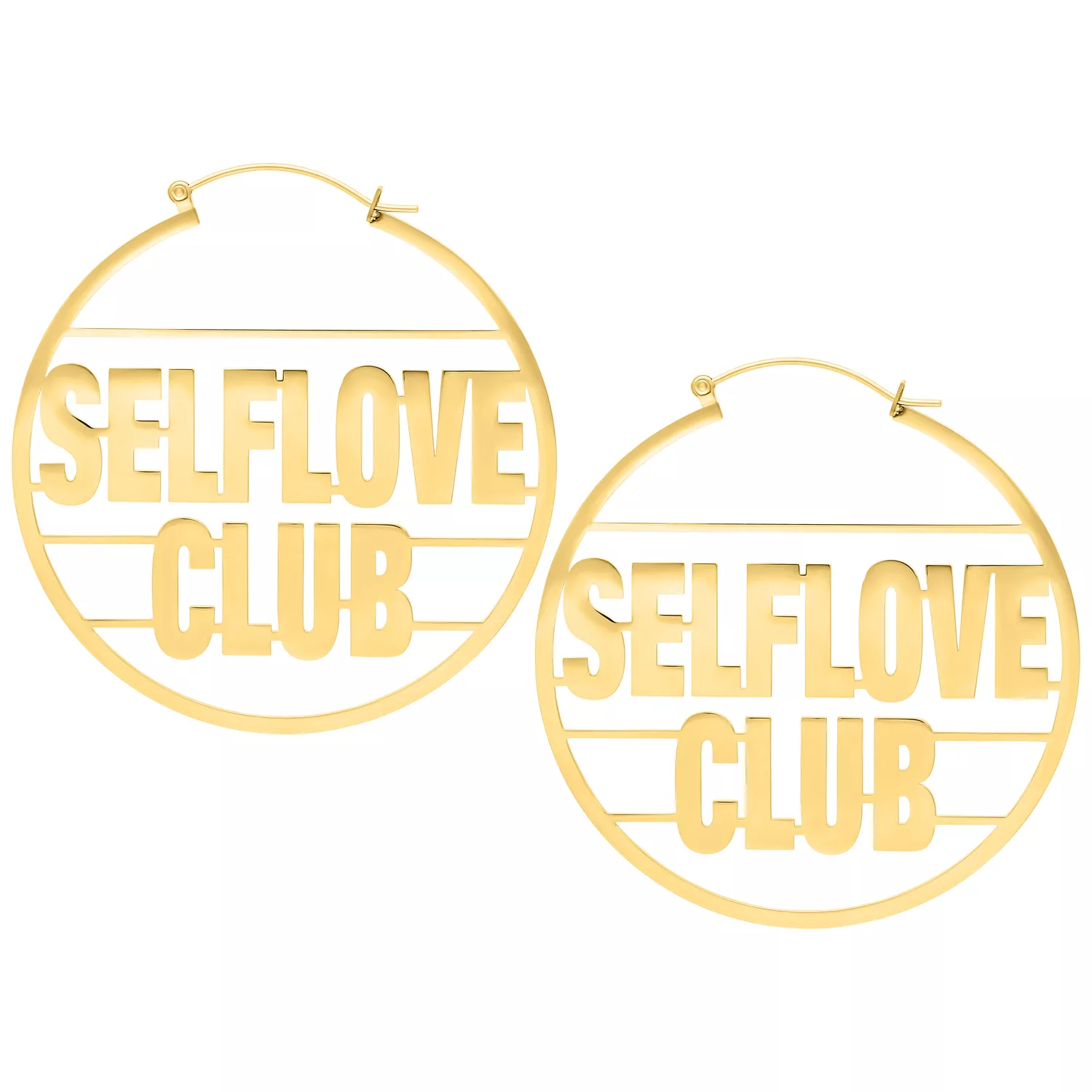 Orecchini dorati Selflove Club Hoops su sfondo bianco
