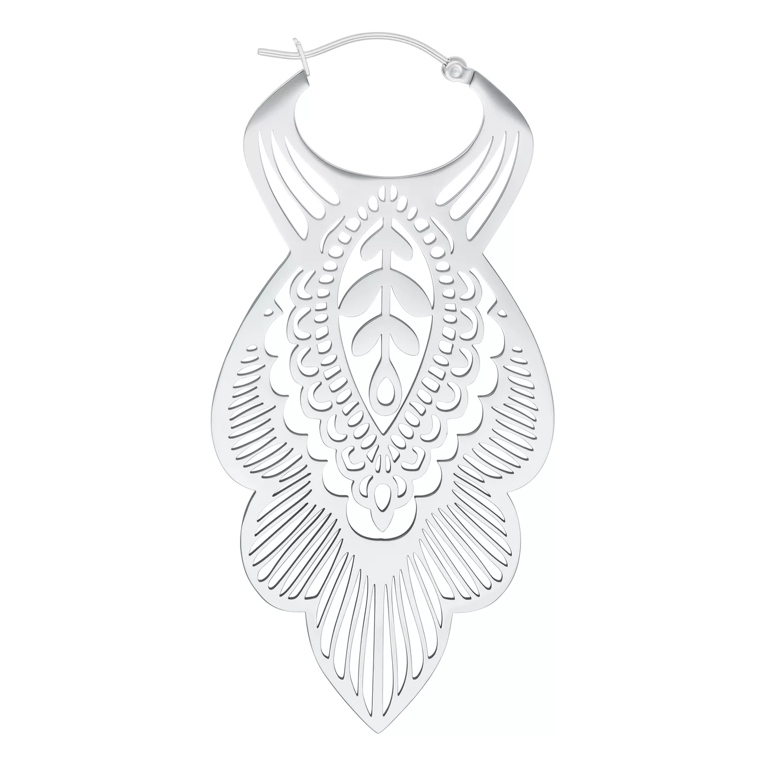 Orecchino color argento con motivo a foglia di mandala su sfondo bianco