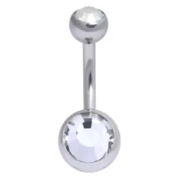 Piercing all'ombelico in argento con due cristalli chiari su sfondo bianco