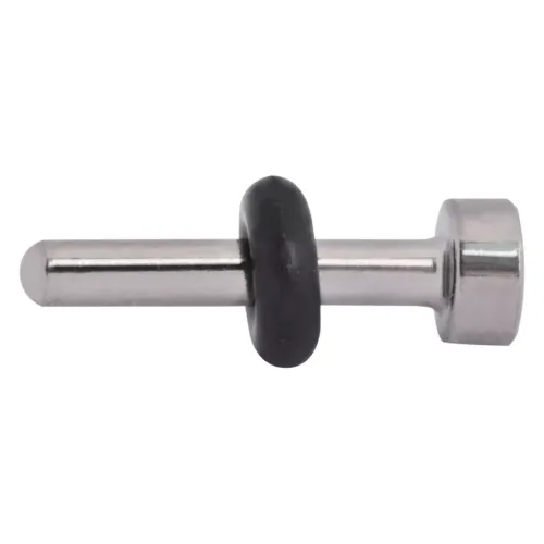 Silberner Piercing Keeper aus Titan mit schwarzem Gummiring auf weißem Hintergrund