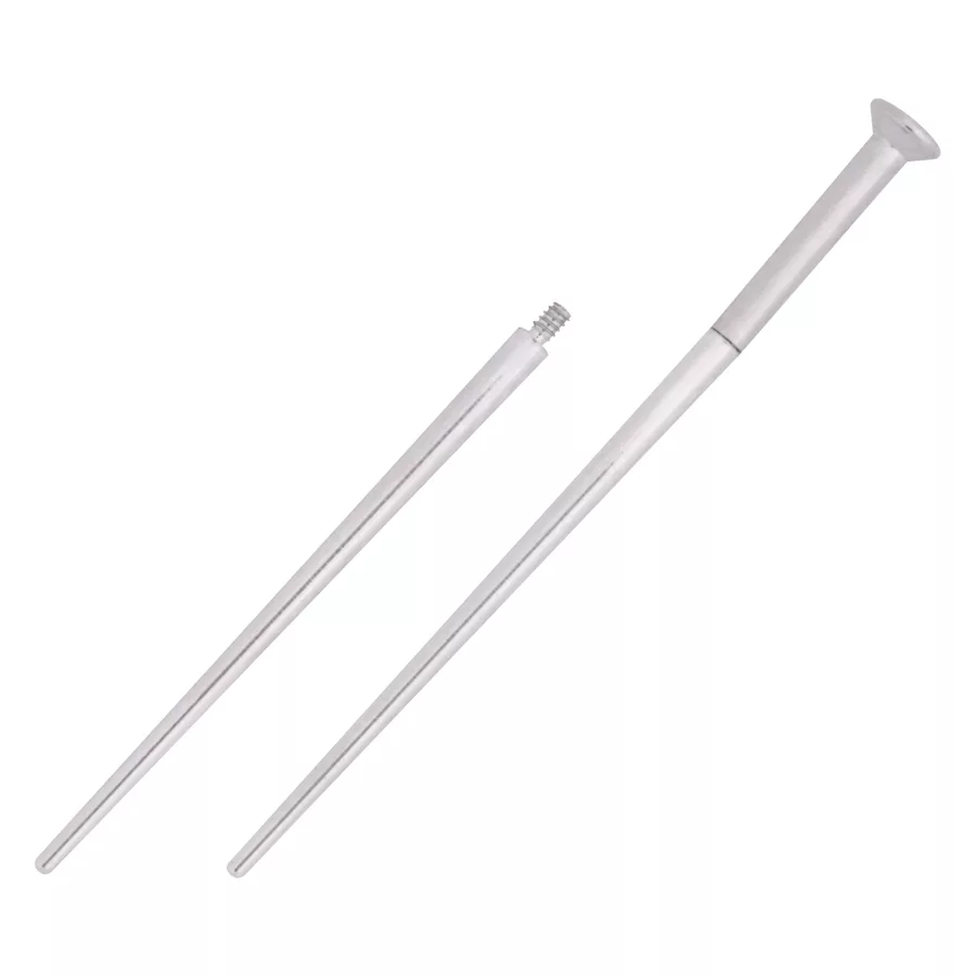 Silberner Titan Einführungsstift für Piercings auf weißem Hintergrund